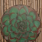 Inspirado en una de mis plantas del jardín y una foto. Es un bastidor redondo de mdf de 60 cm y pintura acrilica. Estoy feliz con experimentar con mis plantas!! Gracias!!. Fine Arts, Artistic Drawing, Acr, and lic Painting project by daniela_g_goldstein - 07.04.2020