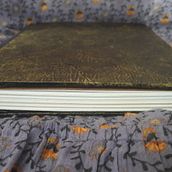 Libro artesanal reciclado. Een project van Craft,  Boekbinding y Schilderij van Laura Jácome Cessa - 28.06.2020