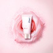 Dove Rosy Glow . Photographic Composition, Creativit, Studio Photograph, and Product Photograph project by Plugged Production - 07.08.2020