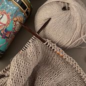 Audrey Sweater. Un proyecto de Artesanía y Diseño de Carmen GÓMEZ - 10.07.2020