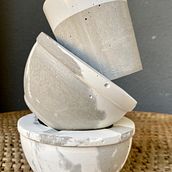 My project in Concrete Furniture Creation for Beginners course. Een project van Keramiek, Craft,  Creativiteit,  Interieurdecoratie,  Ontwerp, DIY y Meubelontwerp en -bouw van nelsonsfaria - 11.07.2020