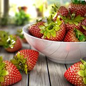 3D STRAWBERRIES. Un progetto di Modellazione 3D, 3D, Animazione 3D, Progettazione 3D e Illuminazione fotografica di Renzo Franco Yalli Gálvez - 09.01.2012
