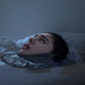 Drowning: mi proyecto para autorretrato conceptual. Portrait Photograph project by Vale Hage - 07.18.2020