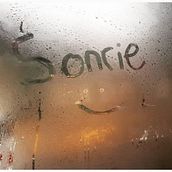 Lettering en el bus. Projekt z dziedziny Sztuka miejska,  Kaligrafia,  Kompoz, cja w fotografii, Komunikacja, Kreat, wność i Pisanie użytkownika JuanJo Torres - 01.06.2018