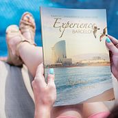 Diseño de la revista Experience Barcelona (interior, exterior, contenido y fotos). Digital Design, Editorial Design, and Product Photograph project by Vick Fichtner - 03.08.2019