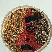 Série 1 - Rostos de linha e pedra. Un projet de Artisanat , et Broderie de Beatriz Braga - 27.07.2020