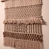 Mi Proyecto del curso: Introducción al macramé: creación de un tapiz decorativo. Accessor, Design, Arts, Crafts, Interior Design, Decoration, Fiber Arts, Macramé, Textile Design, and Design project by paoreategui - 09.08.2022