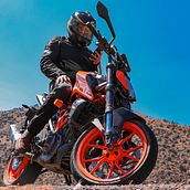 Viajando a Vilcashuaman, un lugar genial, con muchas ruinas incaicas, las vistas y paisajes son fenomenales en Perú 🍊 🏍💨😉. Film Photograph, Mobile Photograph, Outdoor Photograph & Instagram Photograph project by Luis Antonio Gómez Torres - 07.31.2020