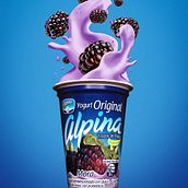 Yogurt de moras. Projekt z dziedziny Retuszowanie fotografii użytkownika John Mosquera - 02.08.2020