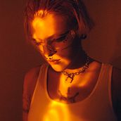 Cyber Rat. Un proyecto de Corrección de color, Diseño de moda, Fotografía de moda y Fotografía de retrato de Tania Munive - 30.07.2020