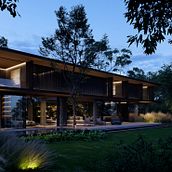 V House. Un progetto di Animazione 3D, Architettura, Architettura digitale, Modellazione 3D, Paesaggismo e ArchVIZ di César Morales Hin - 14.08.2020