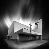 Iglesia de San Juan Pablo II en Valladolid, España. Mi Proyecto del curso Técnicas de postproducción para fotografía arquitectónica . Architecture, Photograph, and Architectural Photograph project by David Spence del Valle - 08.17.2020