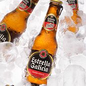 Cerveza Estrella Galicia "Mini, siempre fresca" . Un proyecto de Fotografía de estudio, Fotografía de producto, Fotografía gastronómica y Fotografía publicitaria de Raul Ortells Estarlich - 20.08.2020