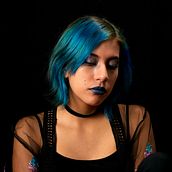 Experimentando con maquillaje y fondo negro. Studio Photograph, and Portrait Photograph project by Fernando - 09.02.2020