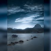 Resultado final: Lago de Sanabria en un amanecer muy especial.. Un proyecto de Fotografía, Fotografía digital, Fotomontaje, Ilustración tradicional y Retoque fotográfico de photoharper87 - 15.09.2020