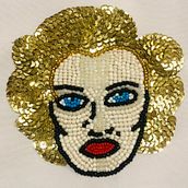 My project in Beaded Embroidery Portraits course. Embroider, Accessor, Design, Decoration, and Textile Design project by Alejandra Marin Alcivar - 11.04.2020