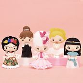 Mujeres de la historia. Arts, Crafts, Sewing, Creativit, and Pattern Design project by Agus Sierra - 09.25.2020