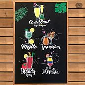 Pizarra Cócteles. Un proyecto de H, lettering, Lettering y Pintura acrílica de Rosa Valderrama - 03.08.2019