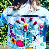 Campera de Jean con apliques en hilo y piedra. Todo cosido y bordado a mano . Embroider project by caritowolf1975 - 10.14.2020