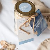 Dos Pastelitos 💫 Hechos para Compartir. Un proyecto de Br, ing e Identidad, Creatividad y Fotografía de producto de Sofía Saravia Ocaña - 14.10.2020
