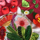 Projeto do curso composição floral com acrílico e bordado. Un proyecto de Bordado de Katia Giovannnini - 07.11.2020
