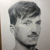 Mi Proyecto del curso: Retrato realista con lápiz de grafito. Un proyecto de Dibujo a lápiz de Angel Carrasco - 10.11.2020
