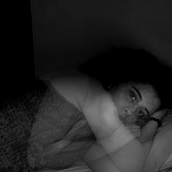 Autorretratos expressionistas sobre a ansiedade. Un projet de Autoportrait photographique de Vitória Popazoglo - 20.05.2020