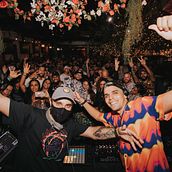 Cocodrills x Housekeepersrcords/ Elixir Orlando . Een project van Digitale fotografie, Fotografie voor Instagram, Lifest, le fotografie, Lichtontwerp, Buitenfotografie,  Fotografische verlichting, Fotografie y Productfotografie van Janiel Martinez - 15.12.2020