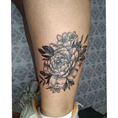 Meu projeto do curso: Tatuagem botânica com pontilhismo Ein Projekt aus dem Bereich Artistische Zeichnung und Botanische Illustration von Juhh HikariTattoo - 16.12.2020