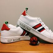 Restauracion y personalización de sneakers: Home alone . Acr, and lic Painting project by Fabiola PA - 12.22.2020