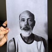 Meu projeto do curso: Retrato realista com lápis grafite. Traditional illustration, Fine Arts, Sketching, Pencil Drawing, Drawing, Portrait Drawing, Realistic Drawing, Artistic Drawing, and Figure Drawing project by Aline Moraes - 12.22.2020