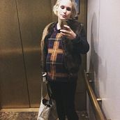 Beaver Jacket and Plaid Sweater. Un proyecto de DIY, Diseño de moda, Tejido y Costura de Joanna Waschek - 27.12.2020