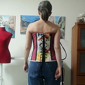 CONFECCIÓN DE CORSET. Un proyecto de Costura, Diseño de complementos, Diseño de moda, Diseño de vestuario, Estampación y Pattern Design de Mercedes - 31.12.2020