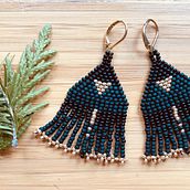 Hand-loomed earrings. Design de joias projeto de Èiru Martinez - 01.01.2021