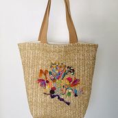 Mi Proyecto del curso: Bordado y personalización de accesorios . Un proyecto de Bordado de Gisela Roca Avellá - 18.01.2021