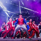 Playbacks 2019 (Show Daddy Yankee) . Un proyecto de Diseño de vestuario, Costura, Diseño y Producción audiovisual					 de Cristóbal Alcérreca Castillo - 20.01.2021