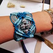 My first macrame bracelet. Macramé project by Silvia Rossi - 01.22.2021