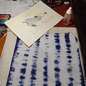 Meu projeto do curso: Introdução à técnica de tingimento shibori. Un progetto di Cucito, Creatività, DIY, Stampa, Produzione audiovisiva, Fiber Art, Teoria del colore e Tintura tessile di Lucas Oliveira - 23.01.2021