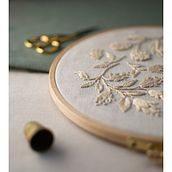 Monochrome study: Ivory with a free DMC pattern . Arte și meșteșuguri și Broderie de Nene - 12.15.2020