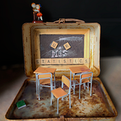 Assemblage: The Covid Classroom, found objects. . Un projet de Sculpture de Liese Ricketts - 14.02.2021