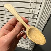 Woody's First Green Wood Eating Spoon. Un proyecto de Carpintería de Woody - 24.02.2021