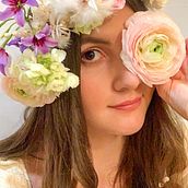 My project in Floral Headpiece: Using Flowers to Create Accessories course. Accessor, Design, Jewelr, and Design project by Lorena Lyons - 03.08.2021