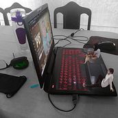 Netflix en familia. Photomontage project by Pedro Antonio Lopez Chumacero - 03.15.2021