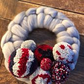 Lounge pom pom wreath. Arts, and Crafts project by Cordelia Castle - 03.15.2021