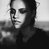 Solo entrando a la oscuridad, verás la luz.. Un proyecto de Fotografía de retrato de Laura Ginés Ruiz - 19.03.2021