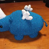 Este es mi primer amigurumi,  no tengo ningún conocimiento de costura pero estoy muy contenta con el resultado, se pueden apreciar varios agujeritos que espero poder ir mejorandolo a lo largo de varios proyectos. Gracias por todo lo aprendido!. Crochet project by yaiza0102 - 03.25.2021
