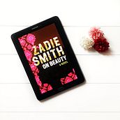 Bookstagrams. Photograph, Mobile Photograph, Product Photograph & Instagram Photograph project by Paula Odysseus - 03.26.2021