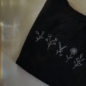 Remera personalizada bordada a mano. . Broderie de Azul Urbieta - 03.31.2021