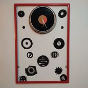 Galactic Clock. Un proyecto de Creatividad, Decoración de interiores, Diseño de interiores, Diseño, creación de muebles					, Interiorismo y Pintura de Stephanie Rico - 31.03.2021