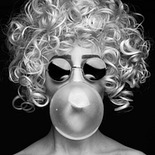 Big-Headed . % Juliette Jourdain tarafından hazırlanan Otoportre Fotoğrafçılığı, Fotoğrafçılık, Güzel Sanatlar Fotoğrafçılığı, Portre Fotoğrafçılığı, Stüd, Ve o Fotoğrafçılığı projesi - 04.01.2021